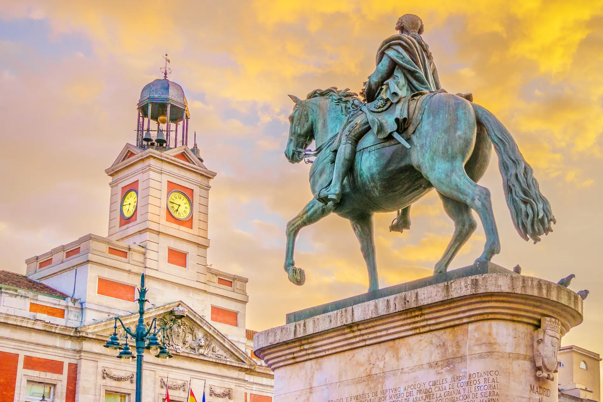 If you need to sort out your immigration procedures in Spain, our team of specialist lawyers guides you through every stage from keeping your residency valid, to regularizing your status, to becoming a Spanish citizen. We handle the paperwork, the deadlines, and the official requirements so your case moves forward with legal certainty and peace of mind.